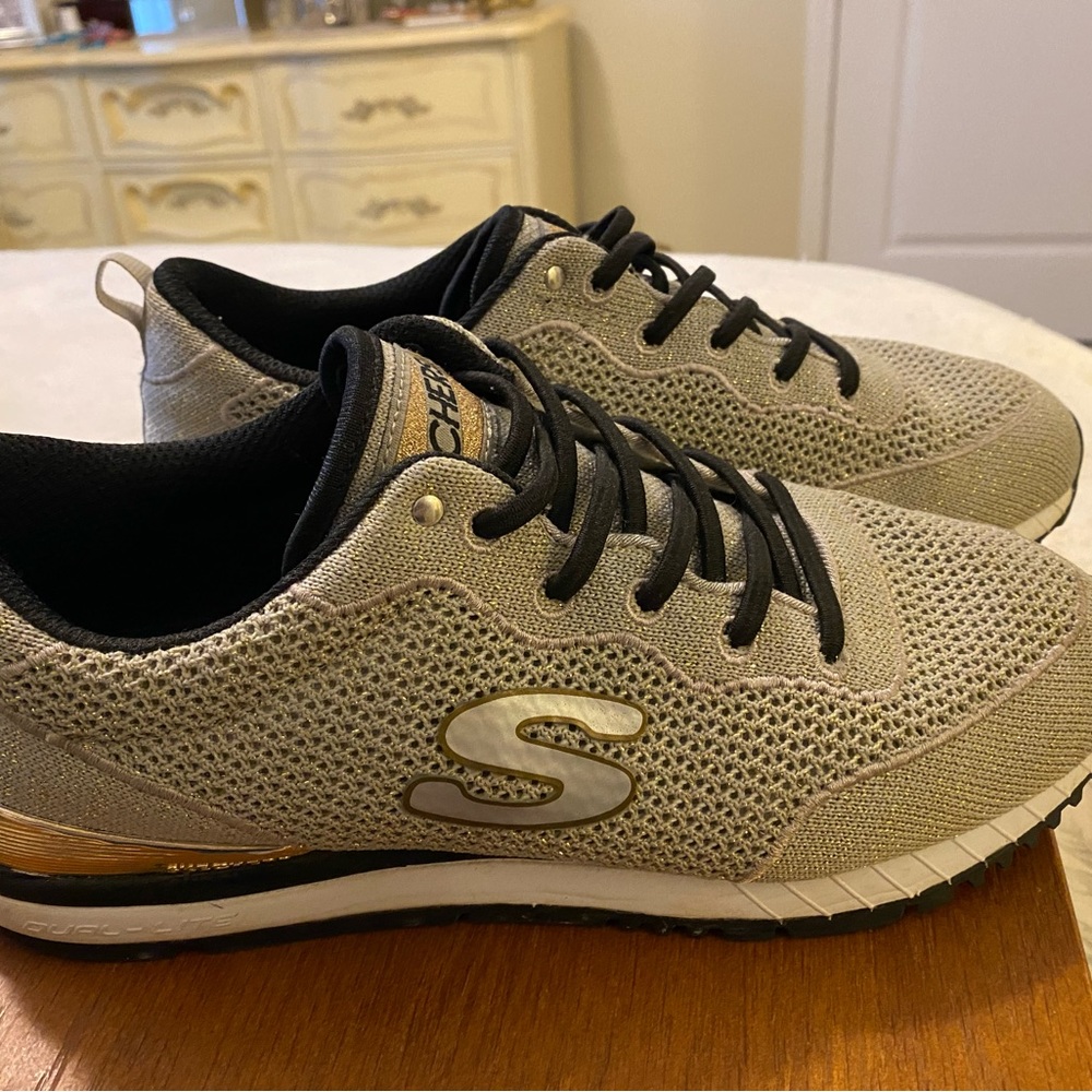 Skechers Air-cooled Tennis Shoes